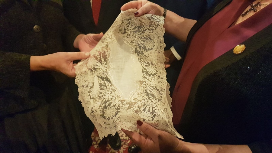 Pañuelo de encaje de Bruselas del siglo XVIII para la Virgen | de la Macarena