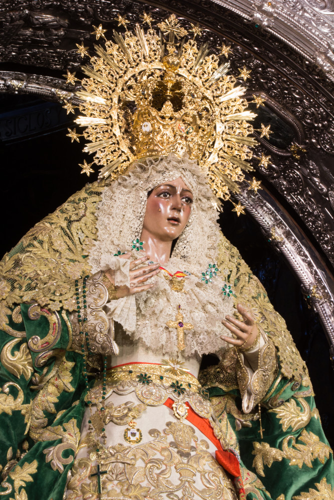 La Virgen de la Esperanza en la reapertura de la Basílica al culto